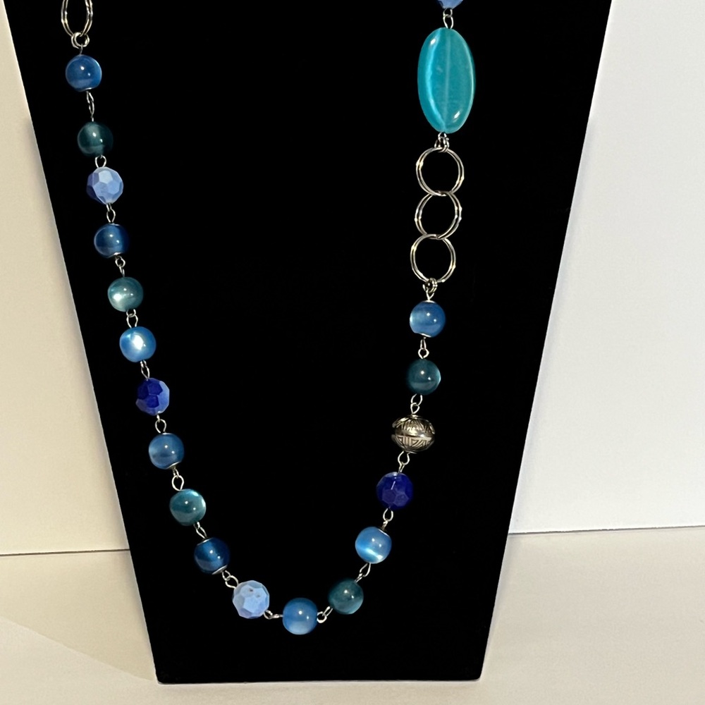 Beautiful 30 inch blues and silver necklace